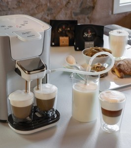 Elektrischer Milchaufschäumer und Kaffeepadmaschine von Senseo